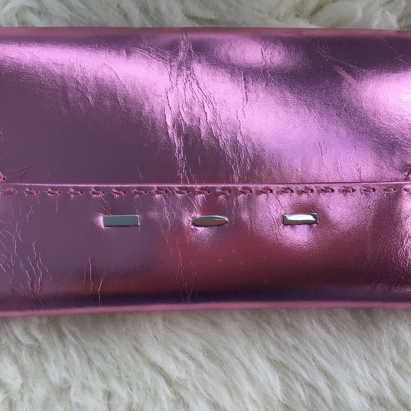 Fascinating Hot Pink Metallic Leather Clutch by VBH Manila First Edition - WOW - Picture 3 of 12